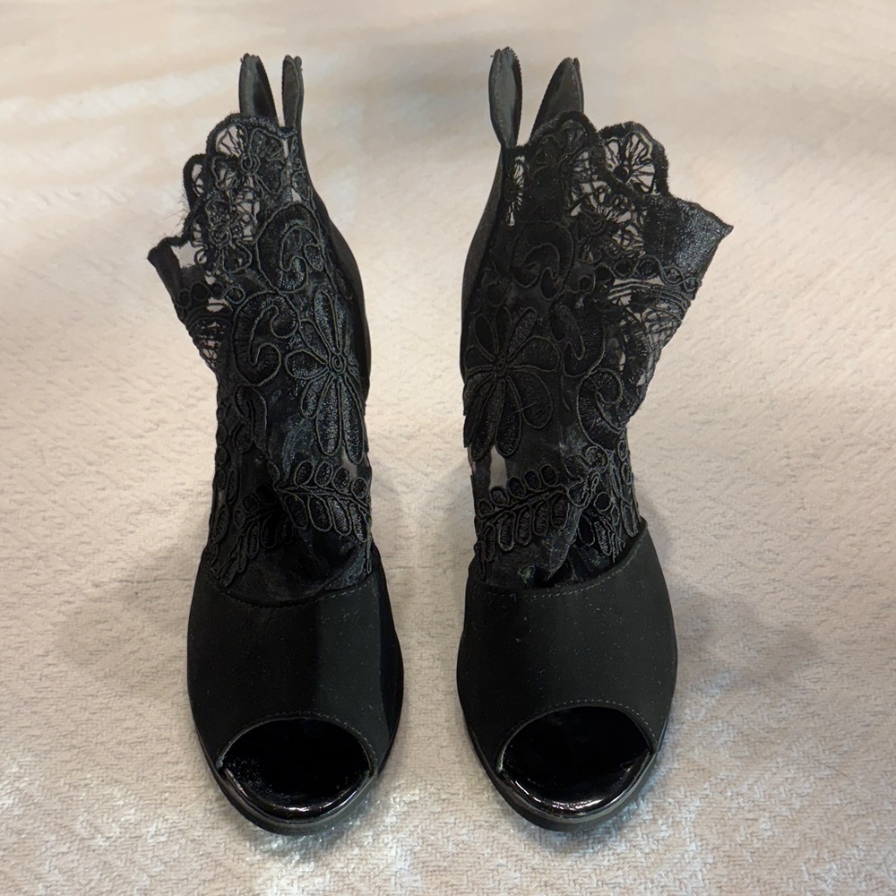 Chic Black Lace Open-Toe Heels